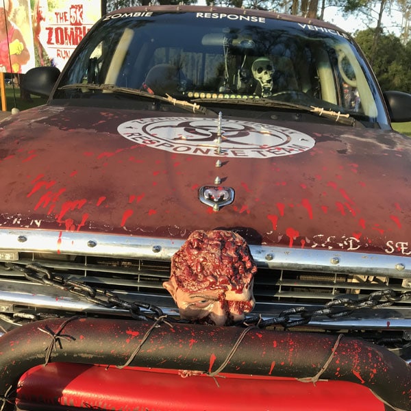 Vehículo de respuesta a la carrera de los zombis