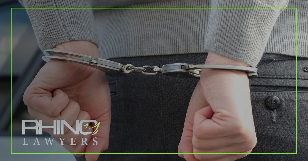 ¿Qué sucede si me arrestan por un DUI mientras estoy en libertad condicional?